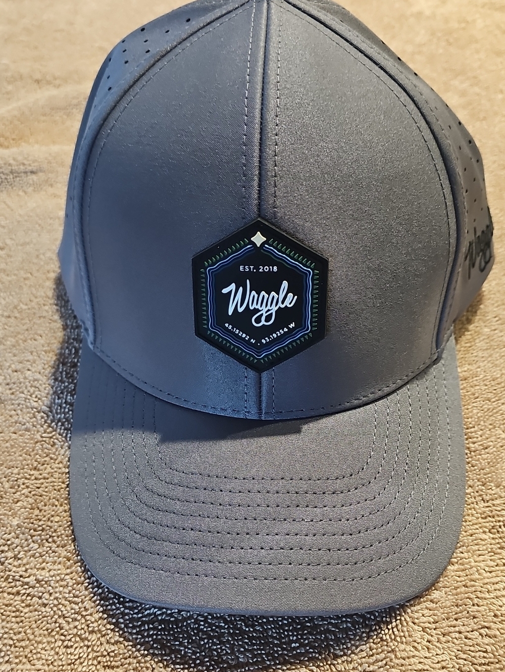 Waggle Men's Gray Performance Golf Hat